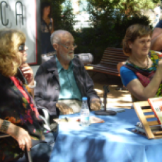 2011/Agosto :: JLSampedro junto a Olga Lucas y Rosa María Artal en la presentación de "Reacciona",duranta la Feria del Libro de Jaca