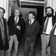 1982 :: José Luís Sampedro con Juan García Hortelano, Jaime Salinas, Mario Benedetti, Julián Ríos
