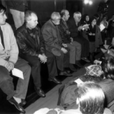 1991 :: José Luis Sampedro con Luis García Montero, Eduardo Mendicutti, y Almudena Grandes, en un acto contra de la Guerra del Golfo